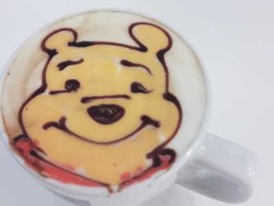 Ma la reazione pi� bella � quella di Luca, 7 anni, che osserva entusiasta l�orsetto Winnie the Pooh disegnato sulla sua tazza di latte: il sorriso che gli illumina il volto non ha bisogno di parole